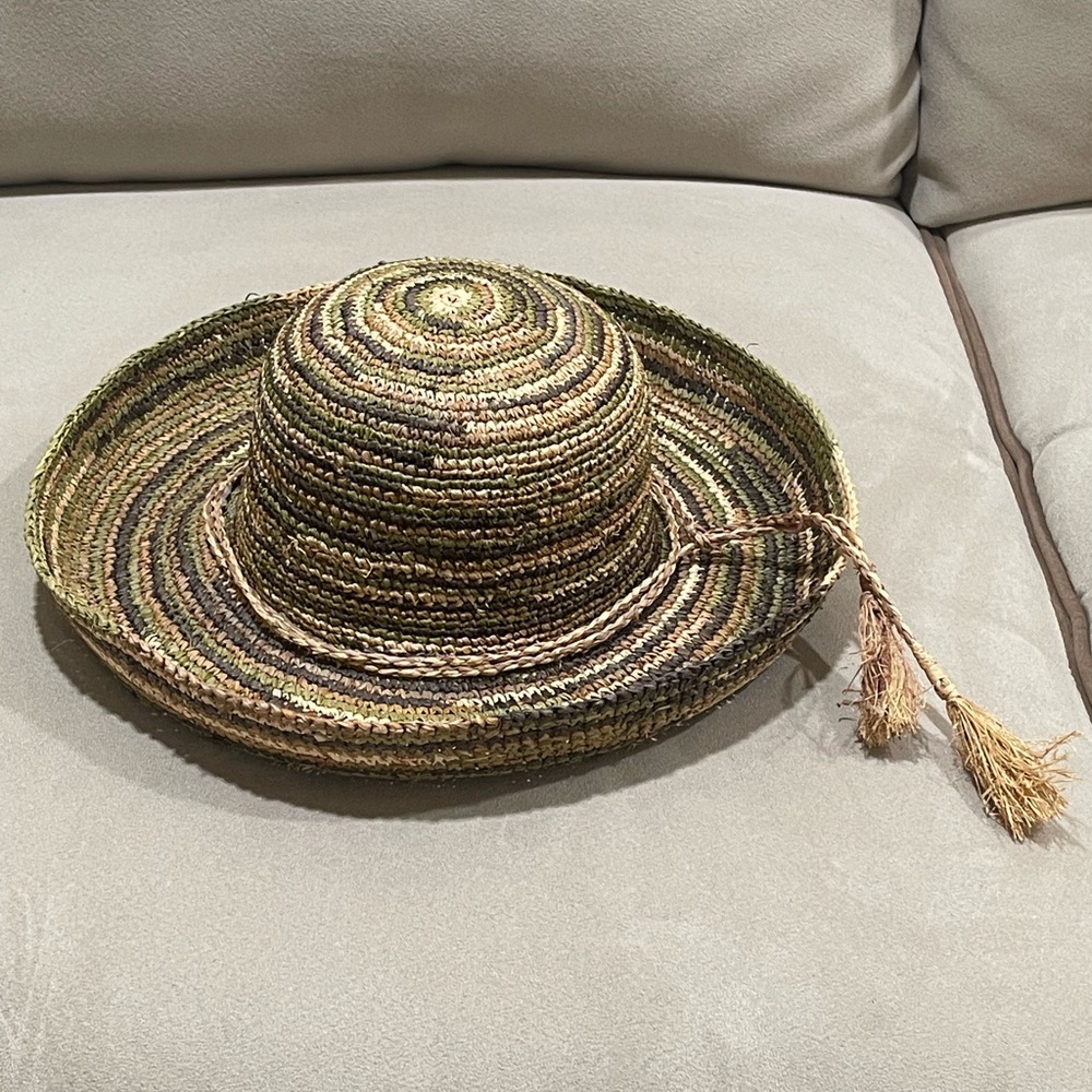Striped Lightweight Multicolor Straw Hat With Tie Band OS Summer Beach Vacation - Picture 6 of 7